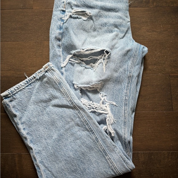 AMERICAN EAGLE HIGH WAISTED STRAIGHT LED RIPPED MOM JEANS - Picture 1 of 5